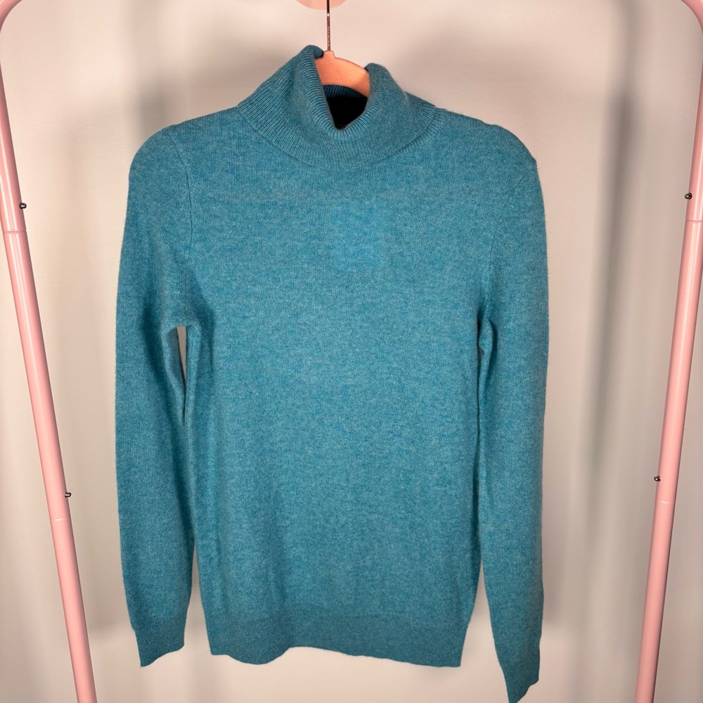 Women’s Cashmere Blue Sweater